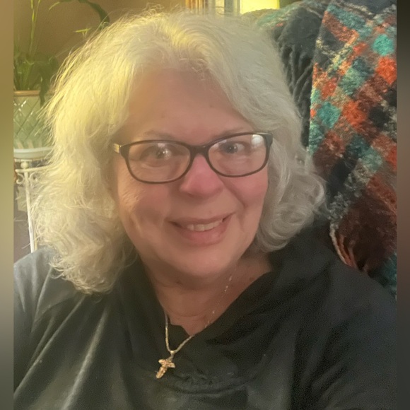 Meet your Posher, Sandi - Picture 3 of 5